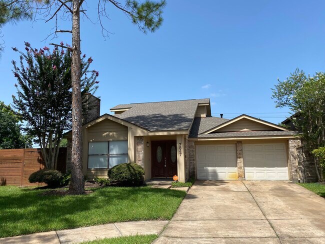 7847 Royan - 7847 Royan Dr
