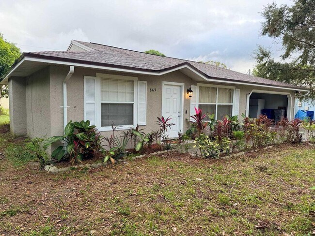 Foto del edificio - 865 17th Ln SW