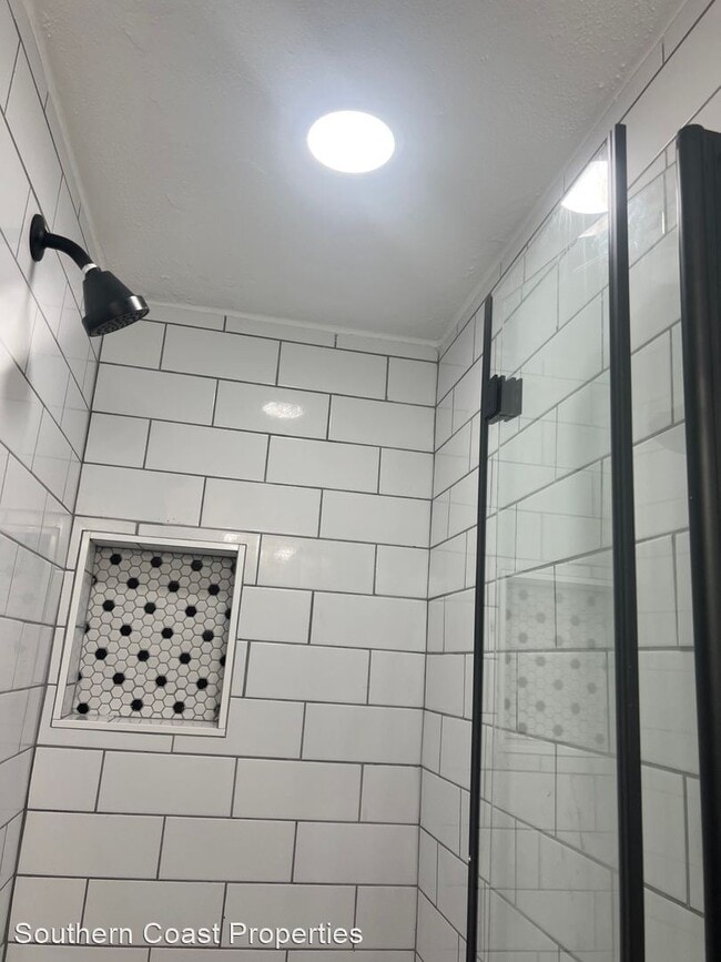 Foto del edificio - 3 br, 2 bath House - 625 West 46th St.