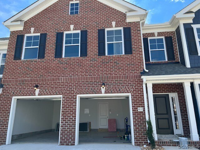 Building Photo - 8132 Carriage Homes Dr