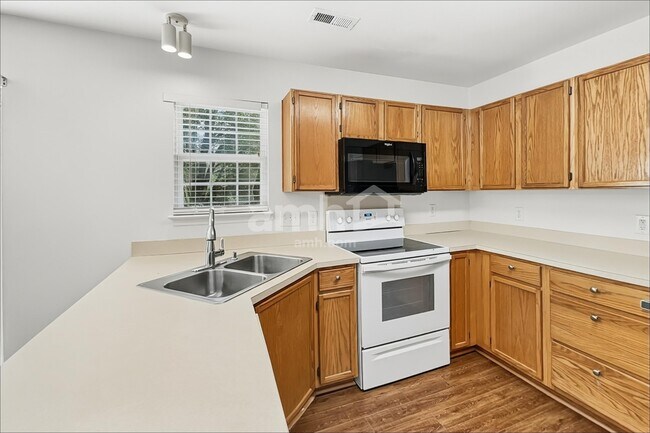 Building Photo - 1004 Bikar Ct