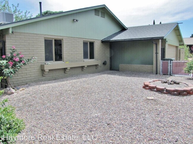 Building Photo - 4 br, 2 bath House - 1048 Quail Hollow Drive