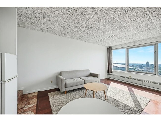 Building Photo - 431 S 7th St