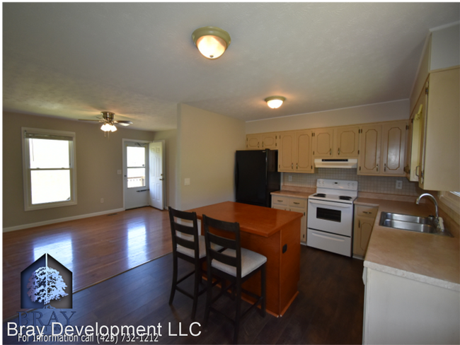 Foto del edificio - 3 br, 2 bath House - 1204 Skelton Bluff Rd.