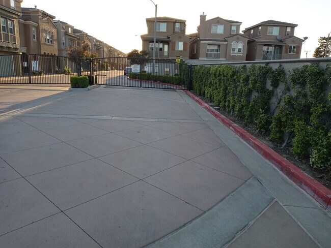 Gated Entry - 14419 Cobblestone Ln