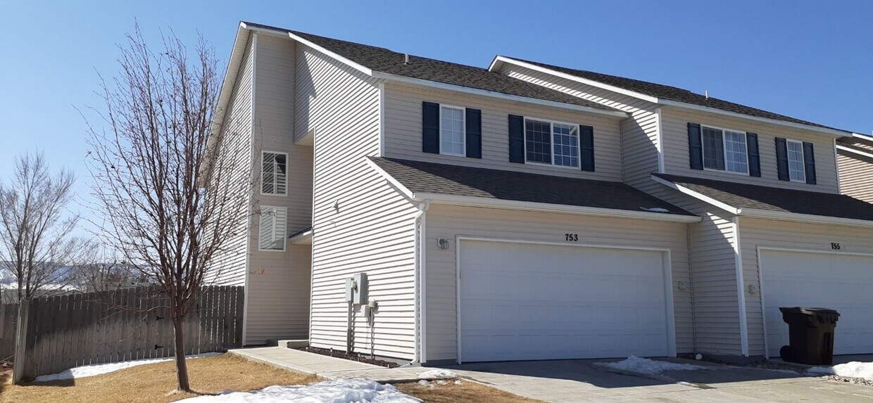 Primary Photo - Available July 1 - Fabulous 3 bed, 1.5 bat...