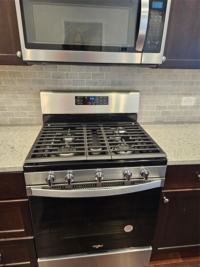 Foto del edificio - 1802 Los Olivios Wy