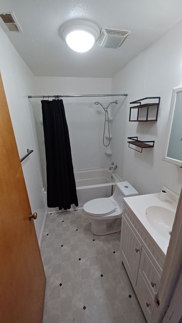 Foto del edificio - Cute 2 Bedroom House with detached garage