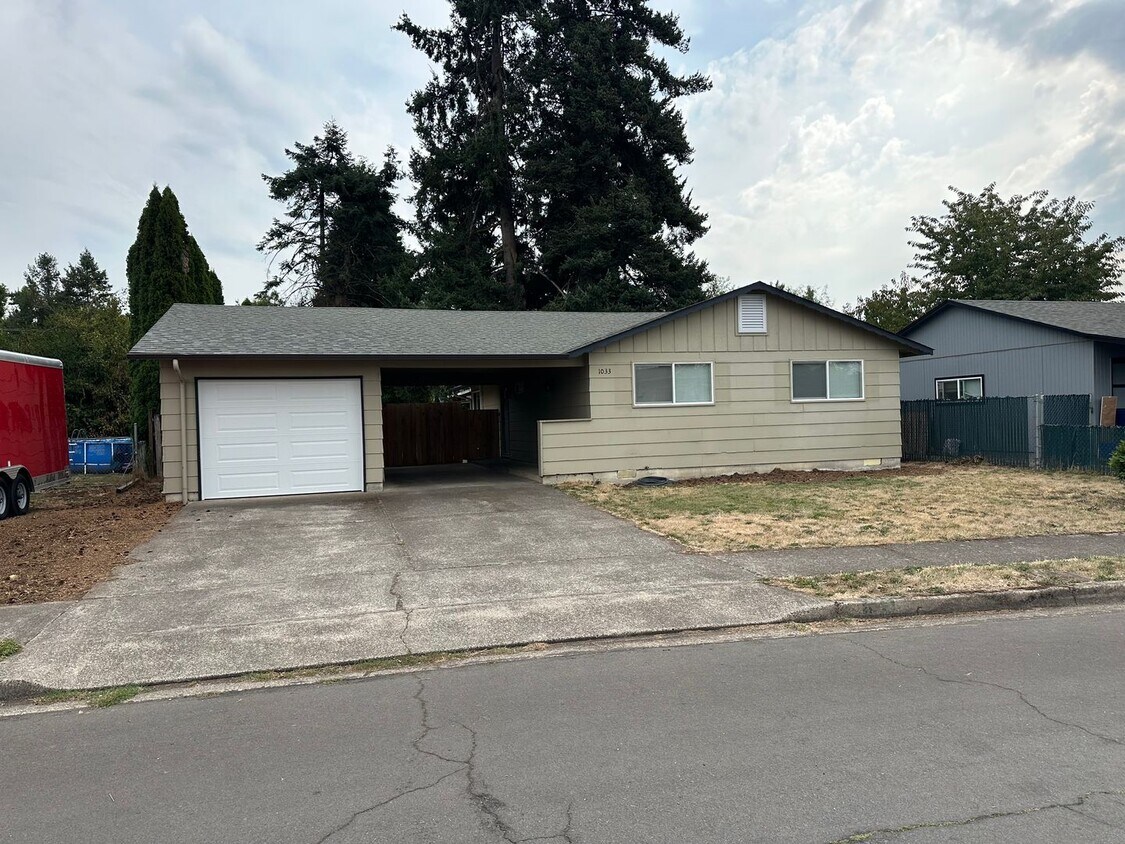 Foto principal - Beautifully updated 3 bedroom, 1 bath hous...