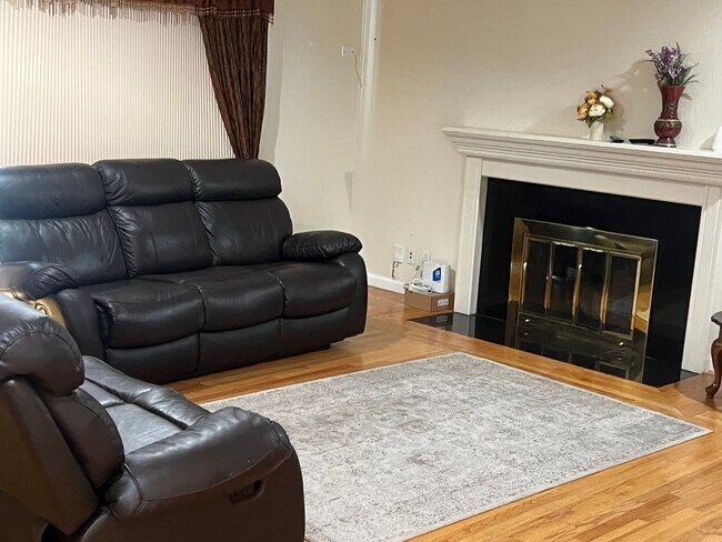 Foto del edificio - 3 Bedroom 2.5 Bath Home in San Jose with Private Back Yard