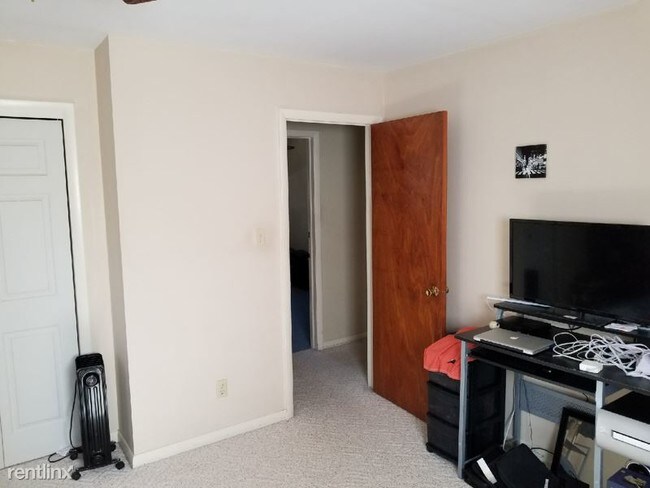 Building Photo - 3 br, 1.5 bath House - 115 Bunny Trail Rd