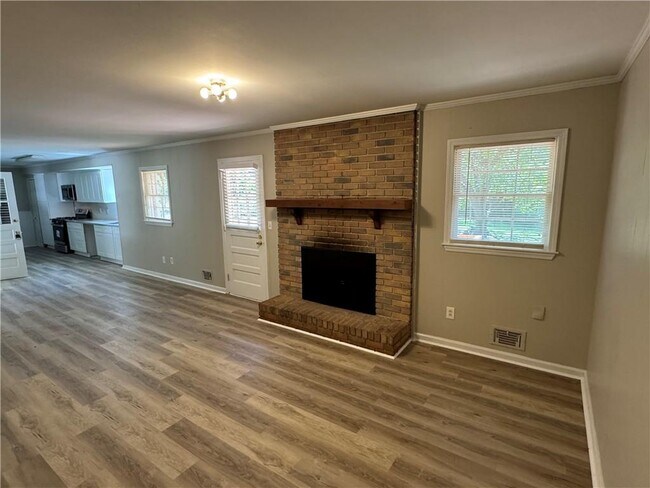 Foto del edificio - 5594 Laurel Ln NW