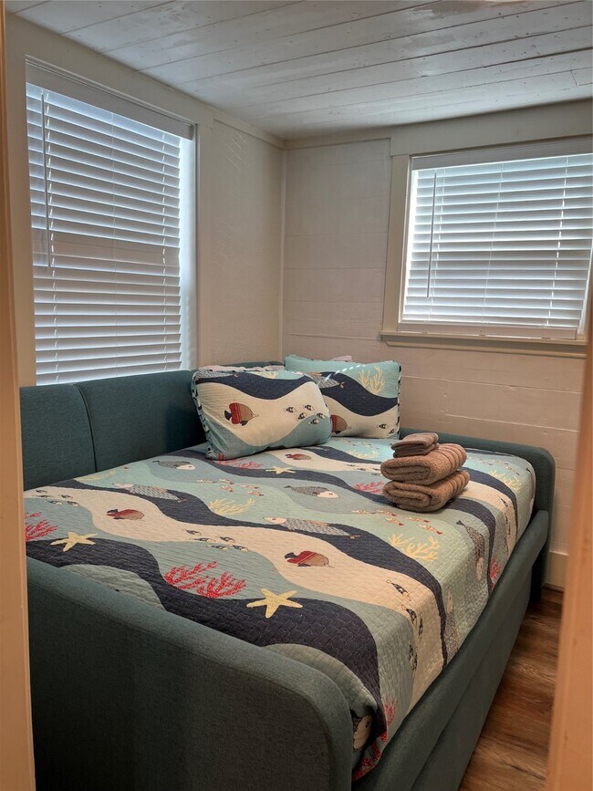 Building Photo - 1206 Ave N Ursuline St