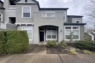 Building Photo - 1754 NE Ashberry Dr