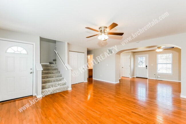Building Photo - Beautiful 2-Story Home w/ 3-Bed, 1.5-Bath ...