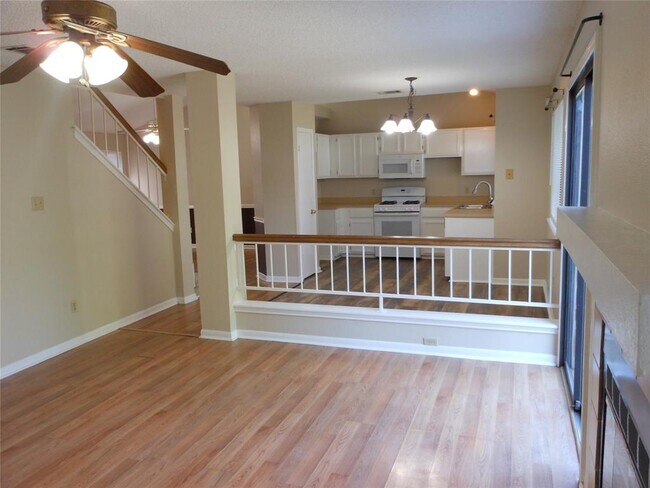 Foto del edificio - 8402 Siskin Cove