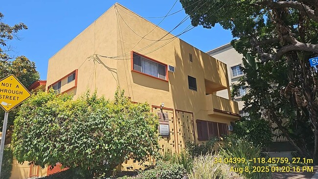 Building Photo - 1479 Stoner Ave
