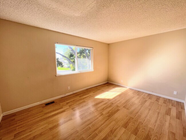 Foto del edificio - 34716 Skylark Dr