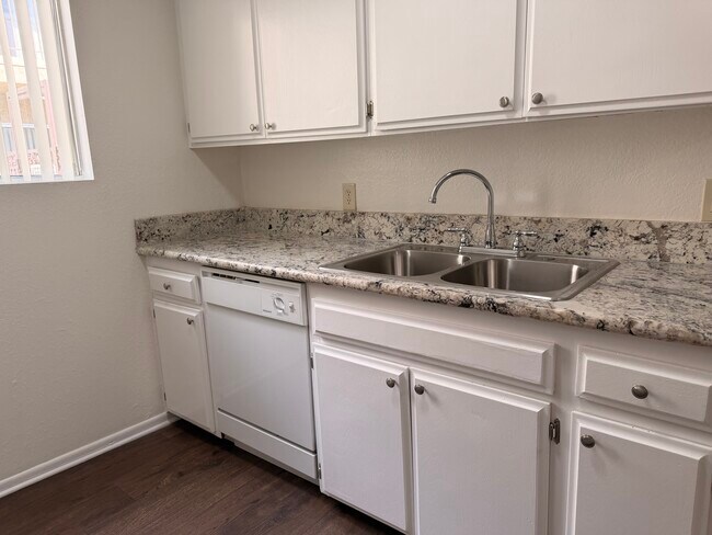 Foto del edificio - 24851 Walnut St