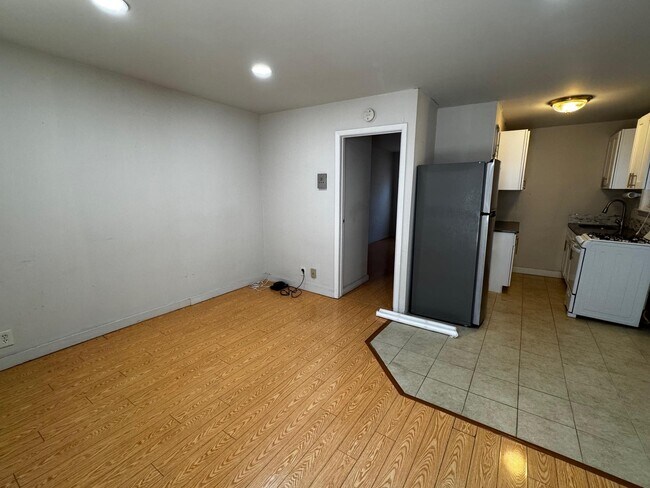 Foto del edificio - 830 E Broadway