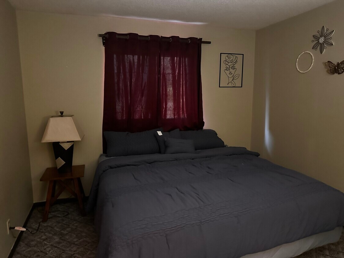 1st bedroom - 7815 Kimmel Rd