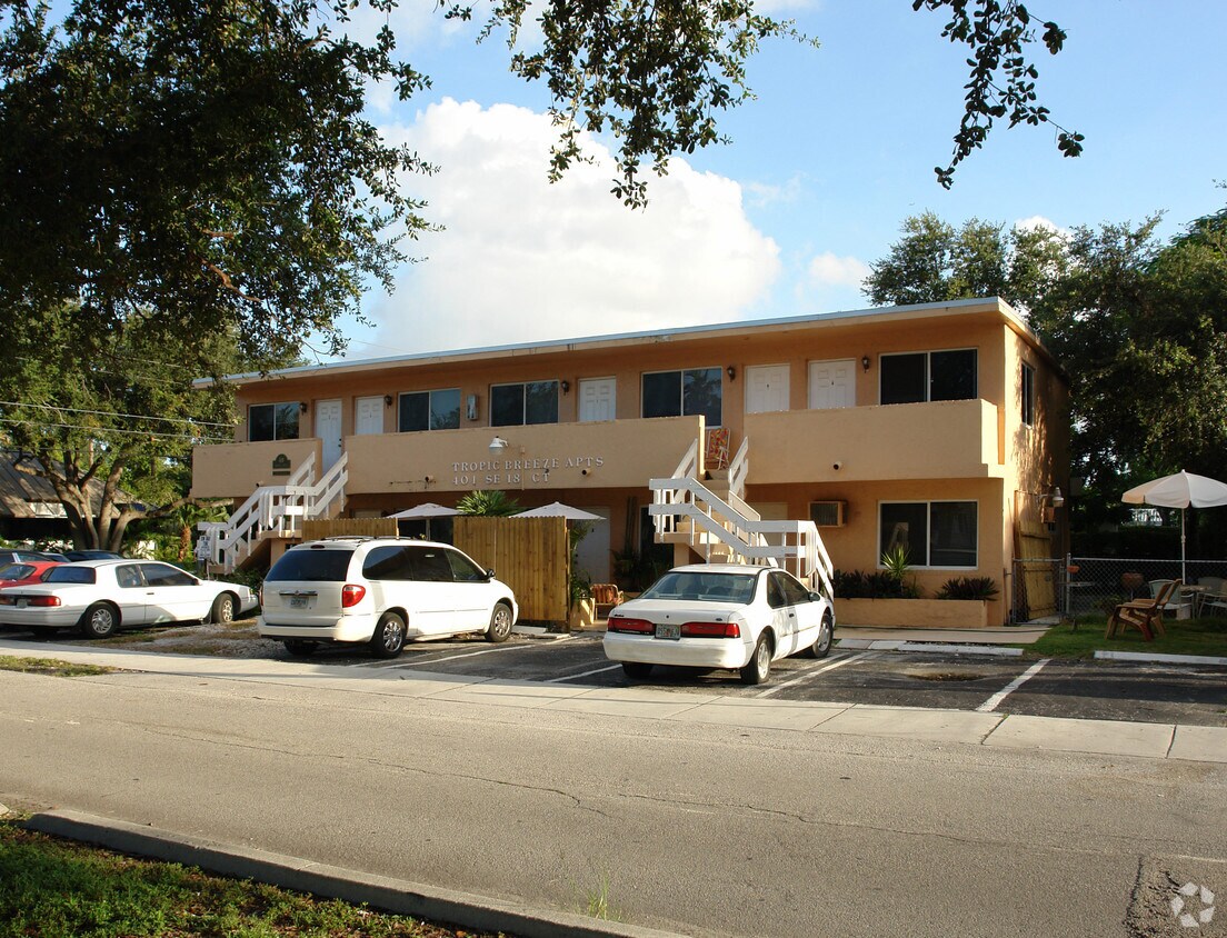 Primary Photo - Lauderdale apartments