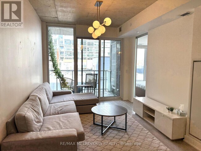 Photo du bâtiment - 30 Baseball Pl