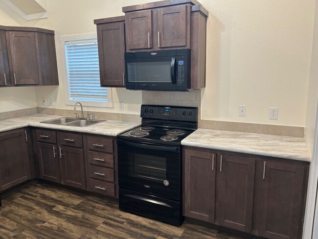 Building Photo - 5215 Crestway Rd