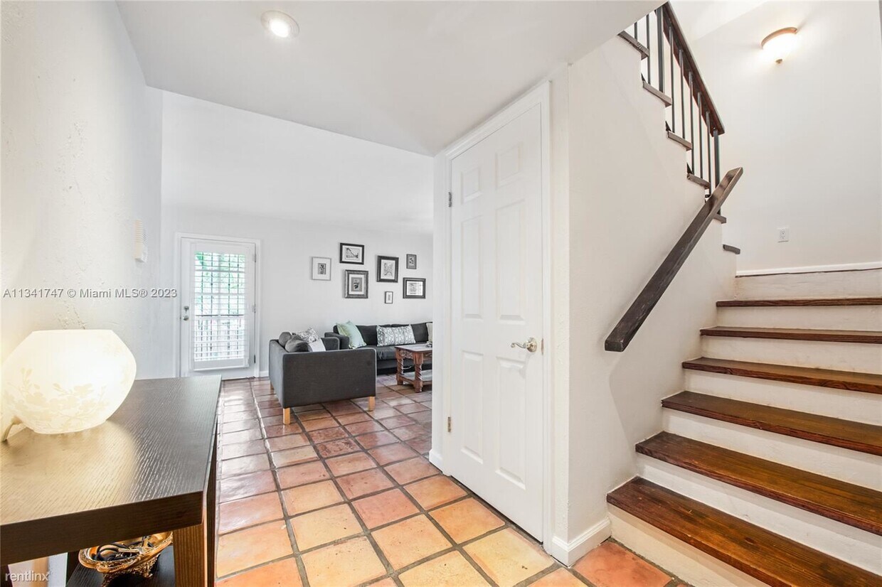 Primary Photo - 3 br, 2.5 bath Condo - 437 Santander Ave A...