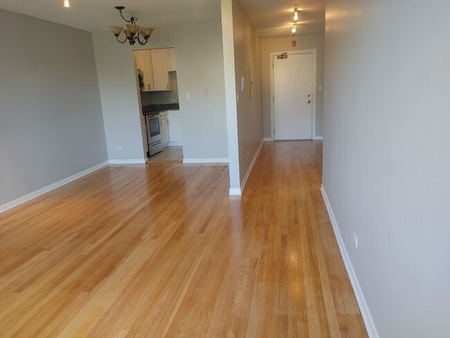 Building Photo - Fully Updated 2 Bed, 2 Bath Residence