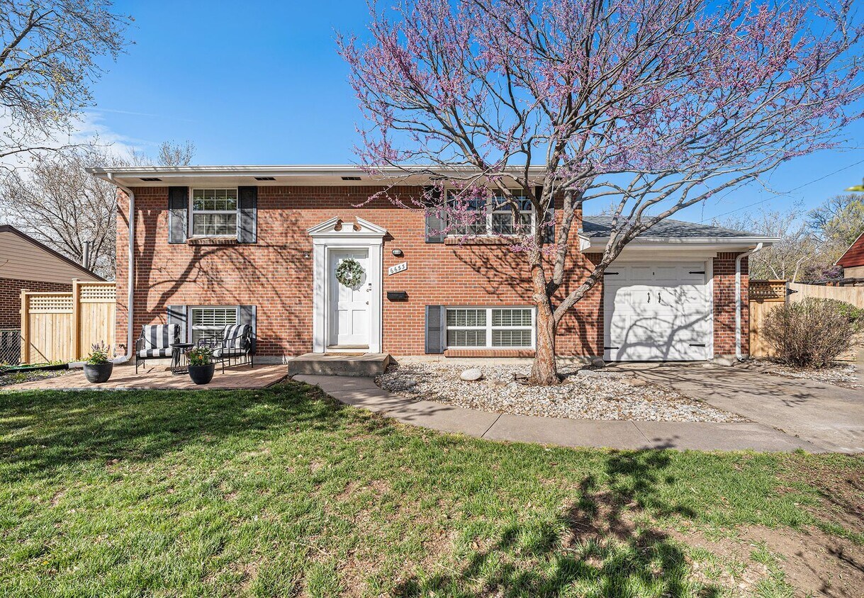 Foto principal - Updated Single-Family Home in Arvada
