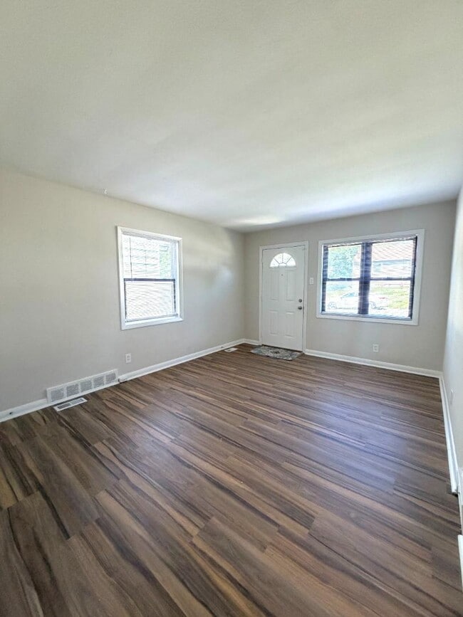 Building Photo - 122 Elkan Ave