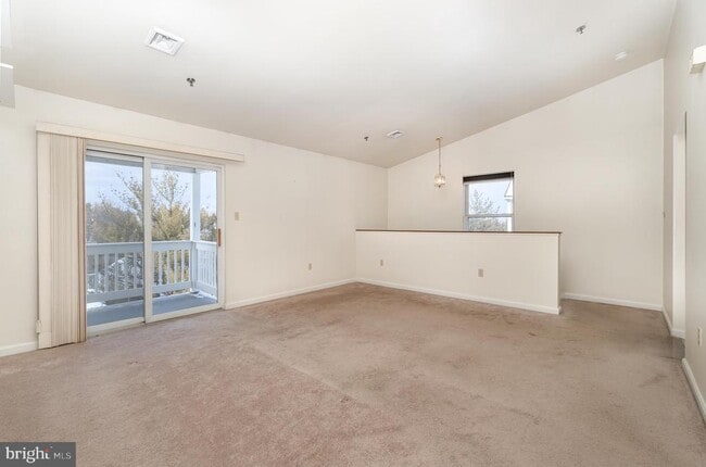 Building Photo - 5805 Hidden Lake Dr