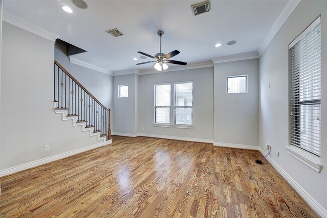 Foto del edificio - 3245 Maxroy St