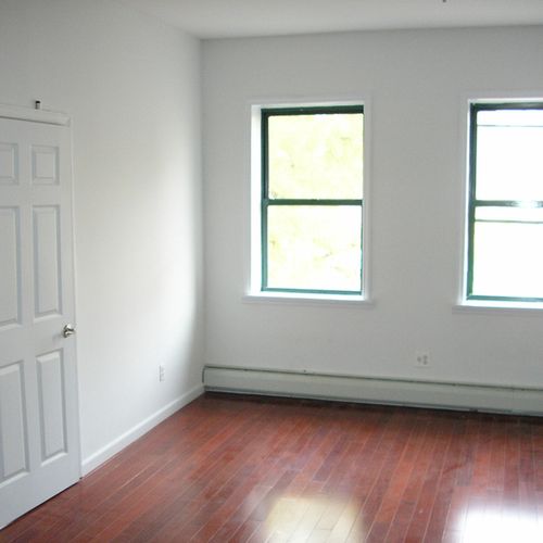 Foto del edificio - 222 Montrose Ave