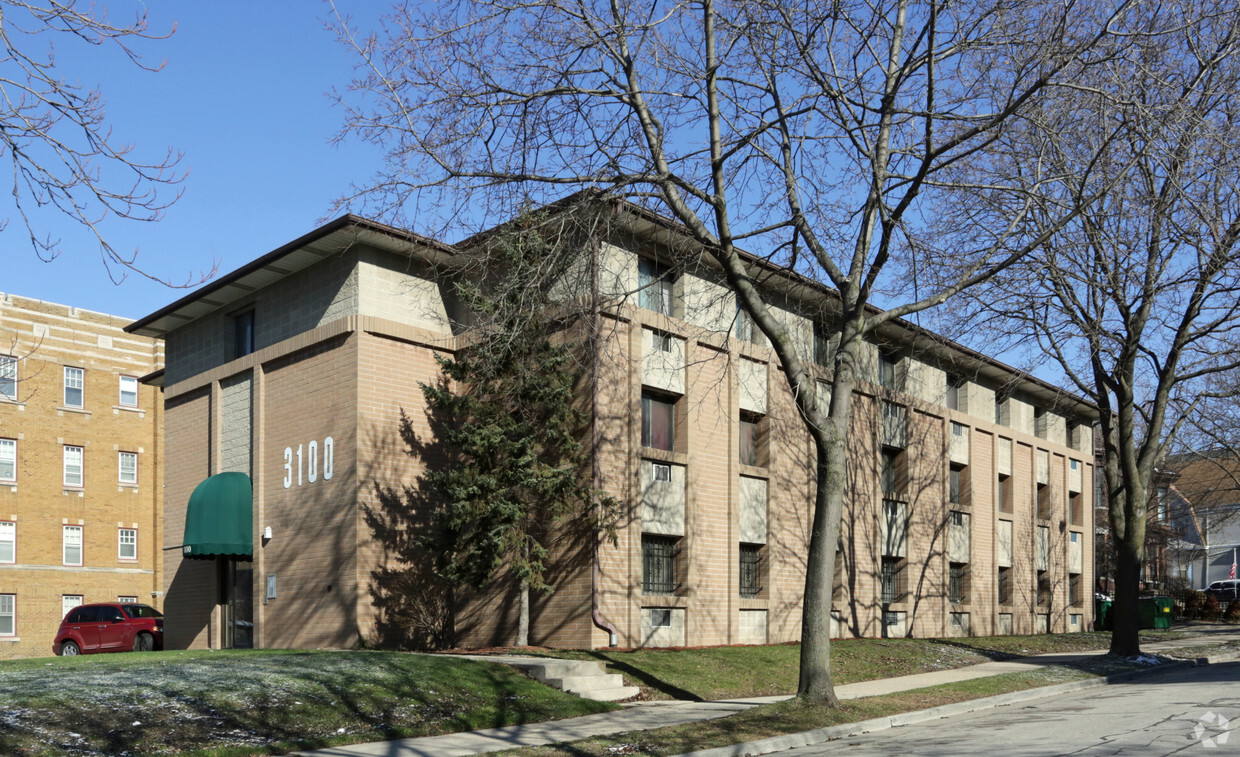 Primary Photo - Avenue West Apartments