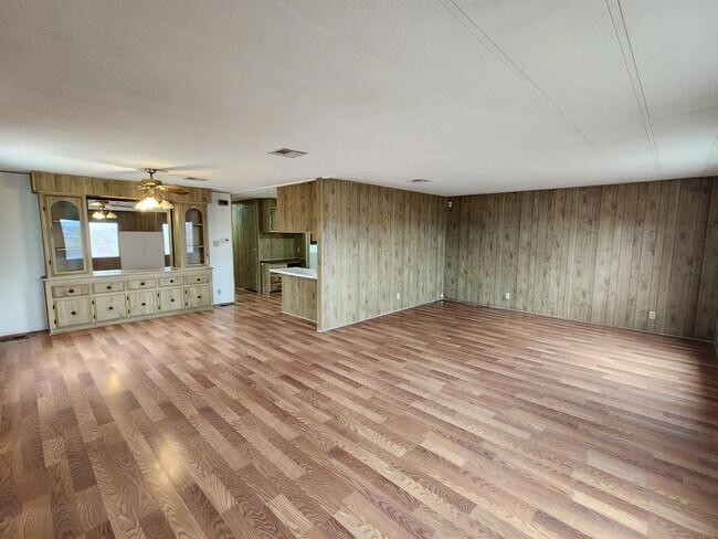 Foto del edificio - 1111 Hardy Ln