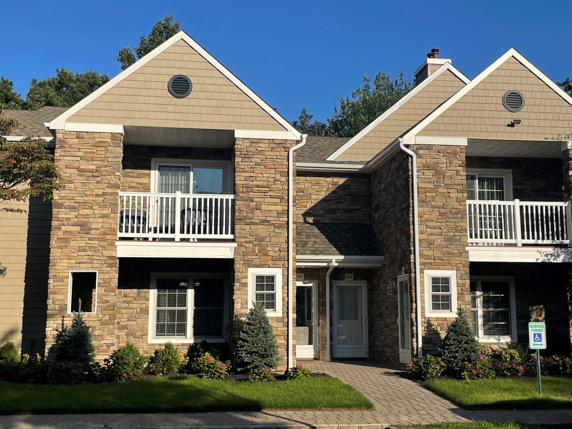 Primary Photo - Fairfield Townhouses At Holbrook