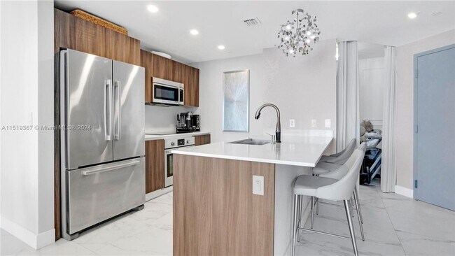 Foto del edificio - 488 NE 18th St