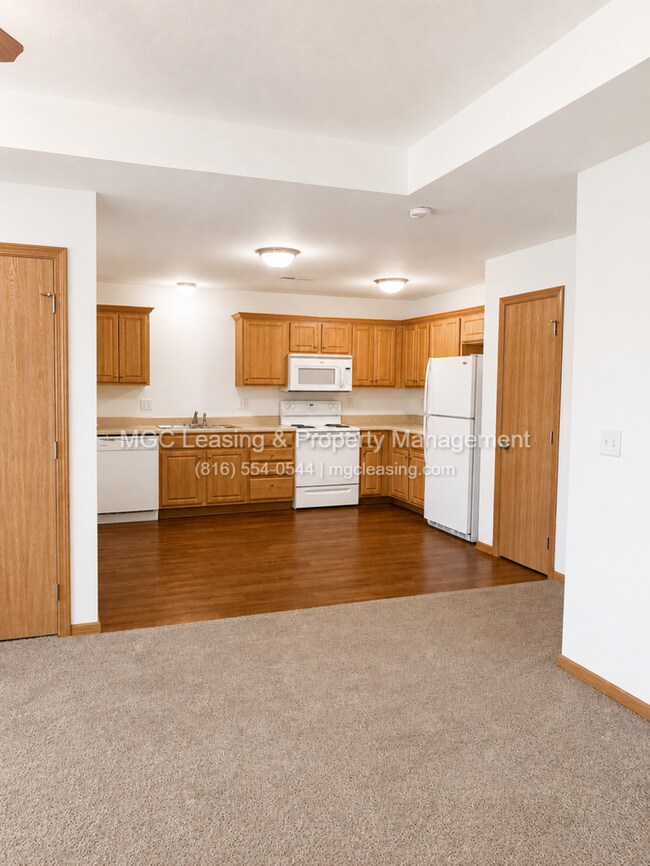 Building Photo - Peaceful Ranch Duplex in Pleasant Hill, MO