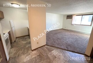 Building Photo - 307 11th Ave NW