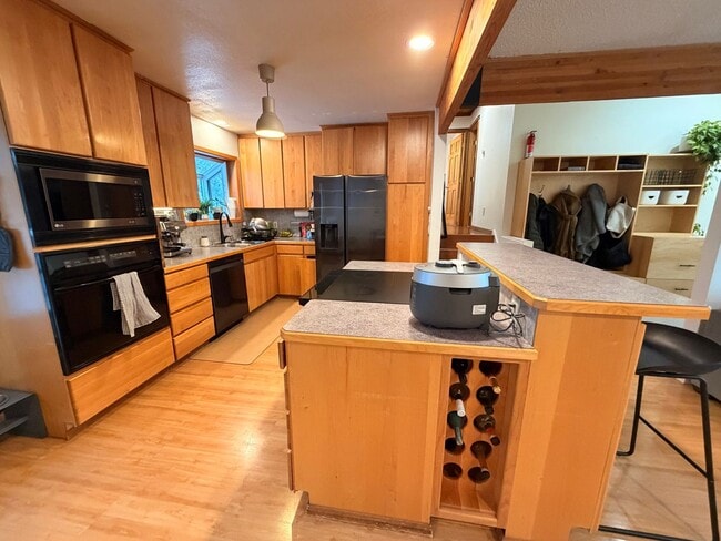 Building Photo - A beautiful (3) bed home in a desirable location!  Don't miss it!