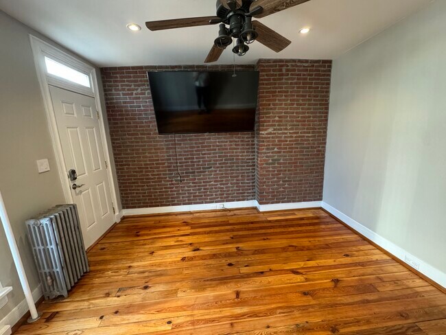 Foto del edificio - 206 E 7th St