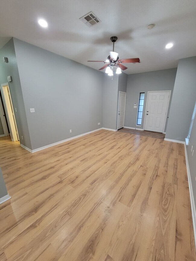 Foto del edificio - AVAILABLE NOW!! Bryan - Autumn Lakes - 3 b...