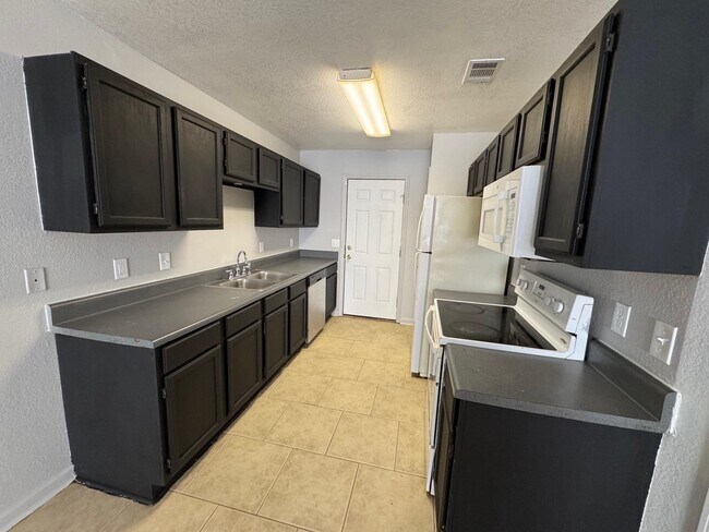 Foto del edificio - 215 Dixie Dr