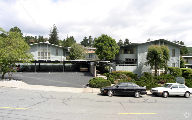 Building Photo - 2101 Donald Dr