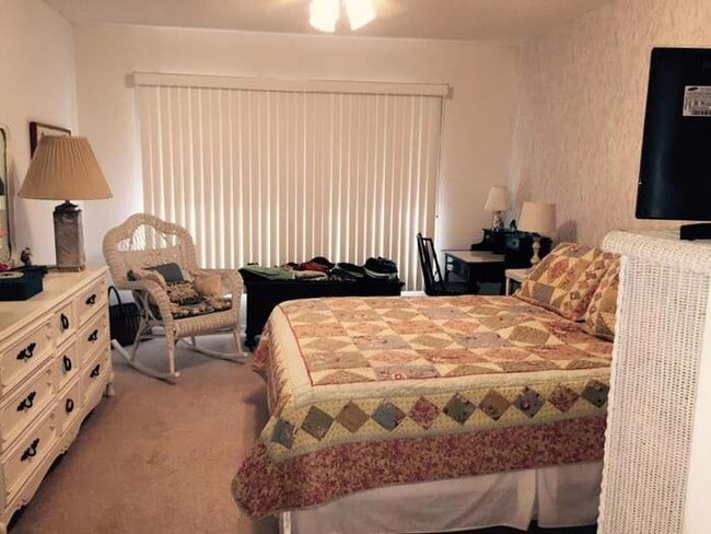 Building Photo - 108 Amherst Ln