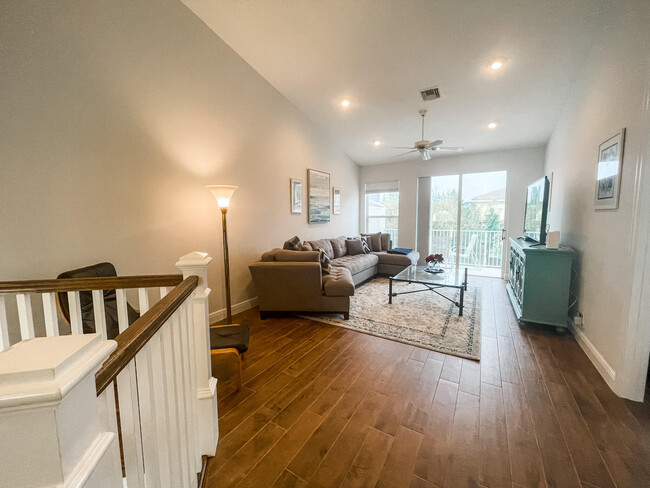 Foto del edificio - 8402 Mulligan Cir