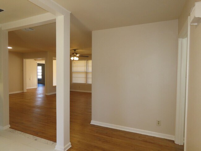 Building Photo - Newly Remodeled 3 Bedroom-1.5 Bath Home!