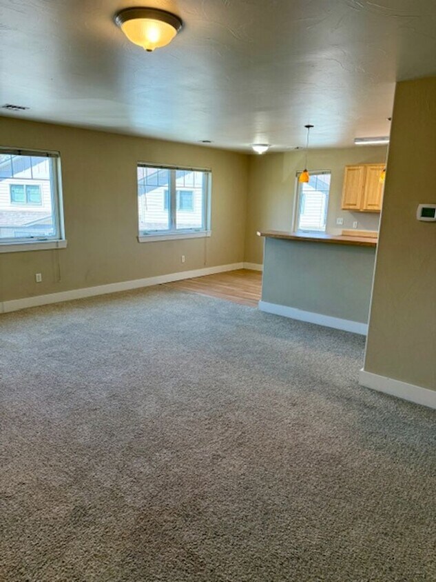 Foto principal - 2 Bedroom 1 Bathroom Apartment ** NEW PRIC...